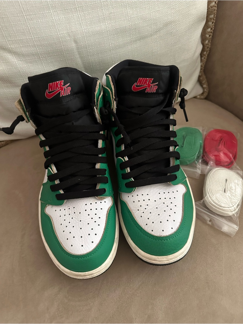 Nike Air Jordan 1 Retro High Lucky Green, Women Size 8.5 - Picture 2 of 10
